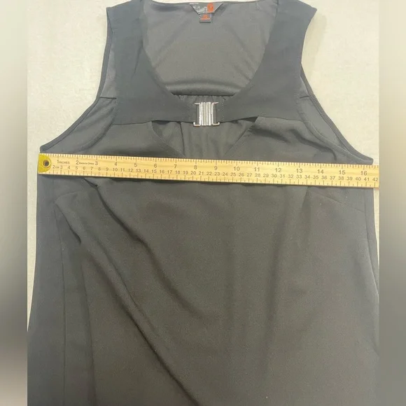 Guess Black Sleeveless Blouse XS Buckle Front Keyhole Top office business - Picture 6 of 6